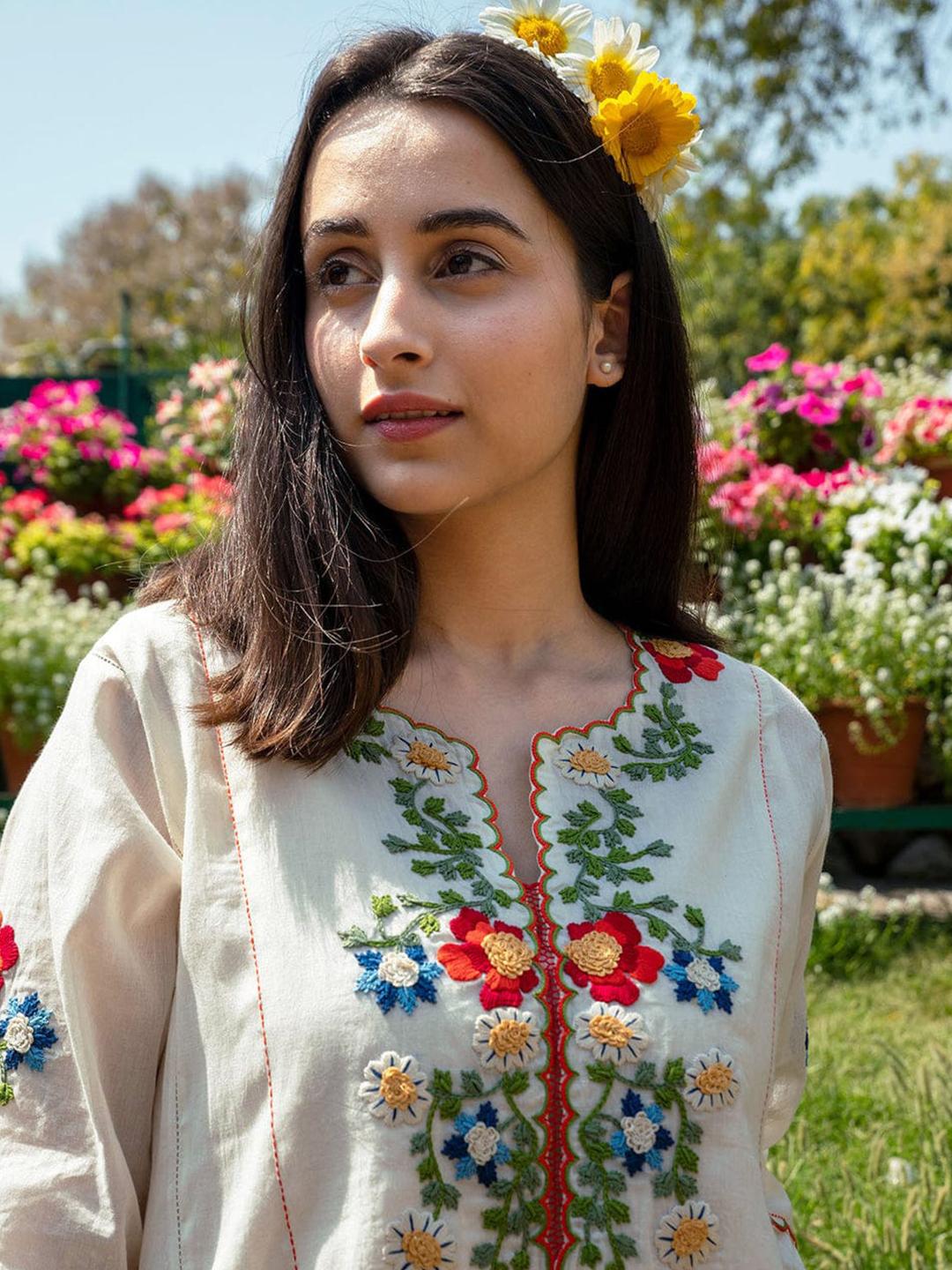 VINTAGE COLOUR Women Embellished Straight Kurta Set